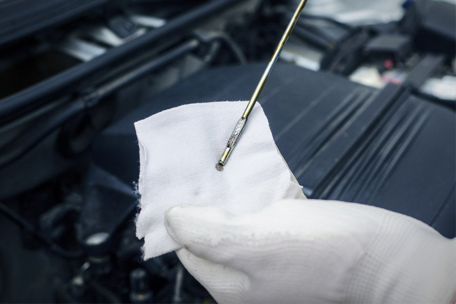 como rellenar el aceite del coche