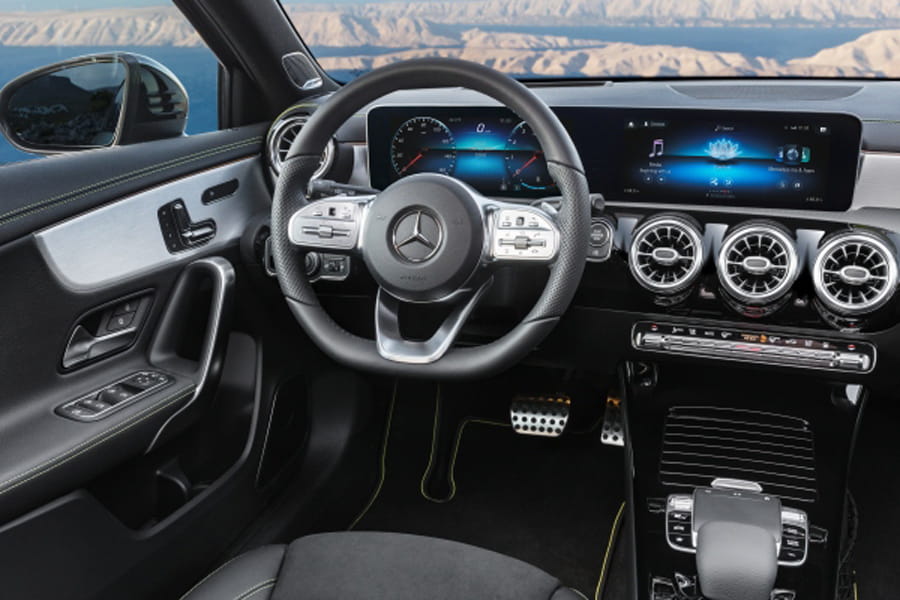 interior del Mercedes-Benz mas barato